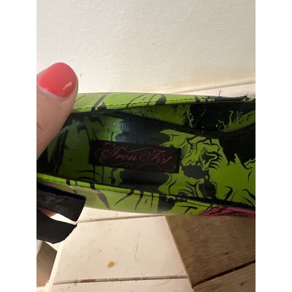 Edgy Green and Black Peep-Toe Heels - Picture 6 of 9